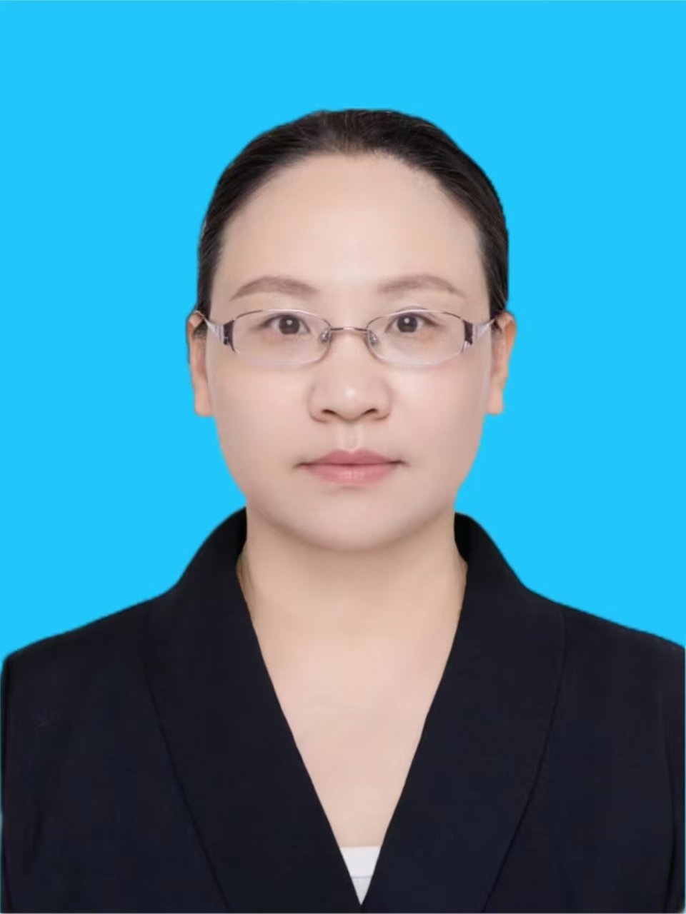 bab38935561a48c0ba0dbb6bb96ff57d.jpg 曾东霞照片.jpg